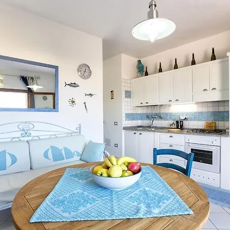Apartment Vista Mare Con Terrazza Sotto Casa Per 5 Persone