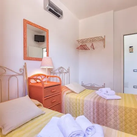 Vista Mare Con Terrazza Sotto Casa Per 5 Persone * Torre dei Corsari