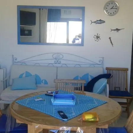 Apartment Vista Mare Con Terrazza Sotto Casa Per 5 Persone